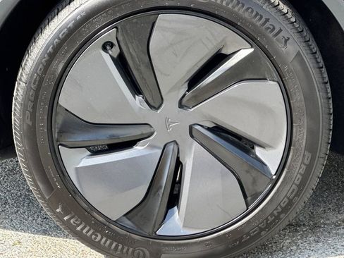 Used 2026 Tesla Model Y 2WD image 24
