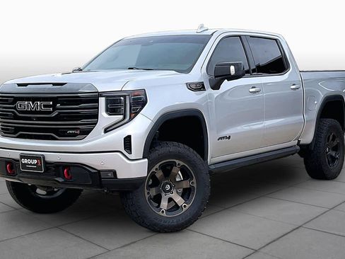 Used 2022 GMC Sierra 1500 AT4 w/ AT4 Premium Package AWD/4WD image 3