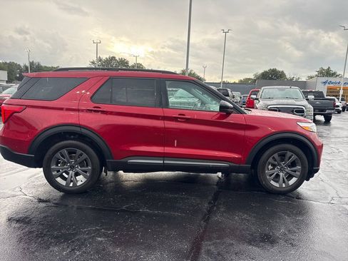 Used 2024 Ford Explorer XLT w/ Equipment Group 202A AWD/4WD image 6