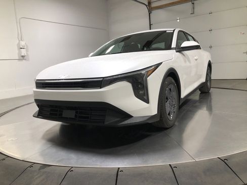 New 2025 Kia K4 LX image 3