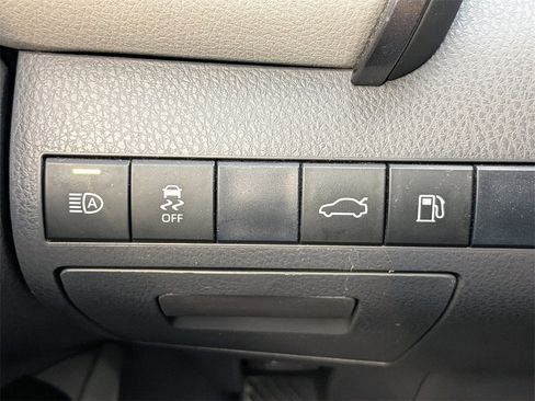 Used 2018 Toyota Camry LE image 21