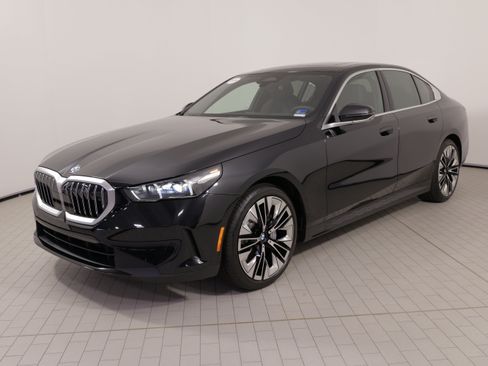 Used 2026 BMW 530i RWD image 3