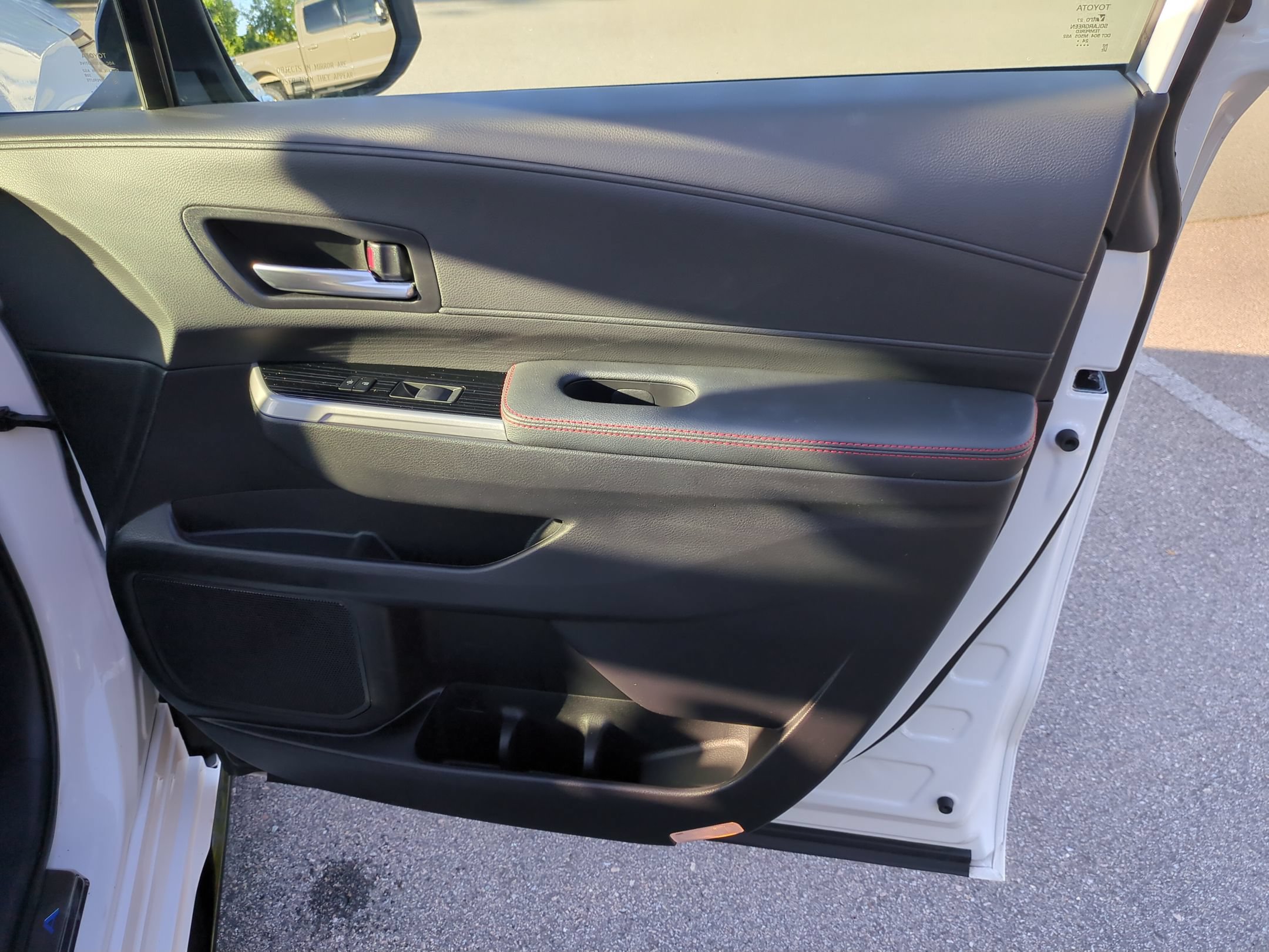 Used 2025 Toyota Sienna XSE FWD image 37