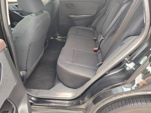 Used 2023 Nissan Rogue S image 10