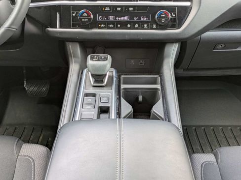 Used 2022 Nissan Pathfinder SV w/ SV Black Package FWD image 23