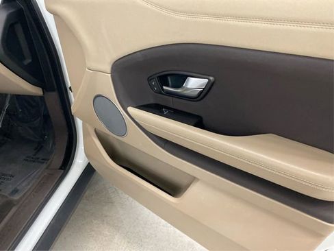 Used 2017 Land Rover Range Rover Evoque SE image 24