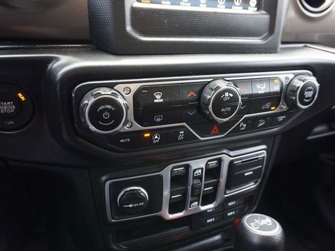 Used 2018 Jeep Wrangler Unlimited Sport S image 45