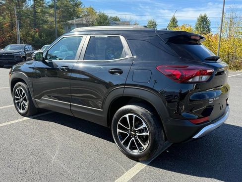 Used 2024 Chevrolet TrailBlazer LT image 2