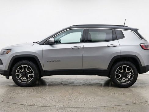 Used 2025 Jeep Compass Trailhawk AWD/4WD image 5