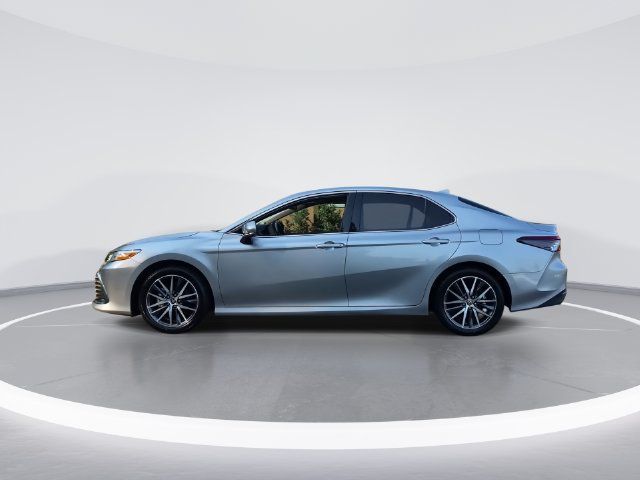Used 2024 Toyota Camry XLE w/ Navigation Package FWD image 5