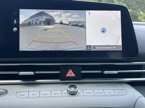 Certified 2025 Hyundai Elantra Limited FWD image 19