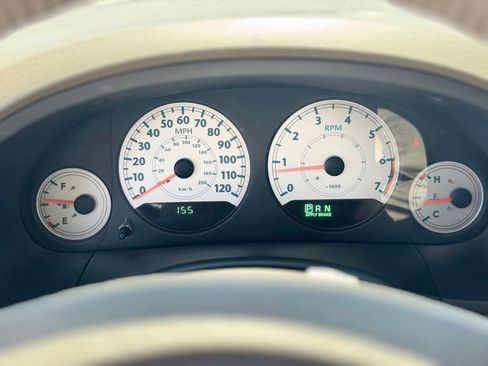 Used 2007 Chrysler Town & Country Touring FWD image 30
