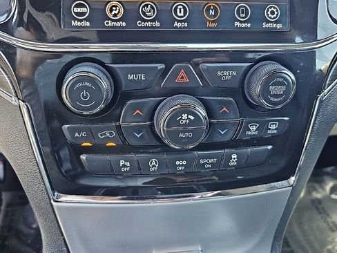 Used 2021 Jeep Grand Cherokee Limited image 30