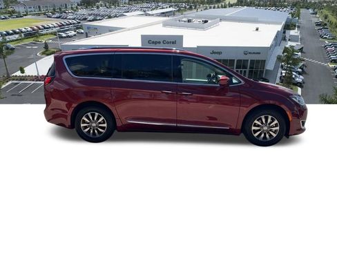 Certified 2019 Chrysler Pacifica Touring-L Plus image 13