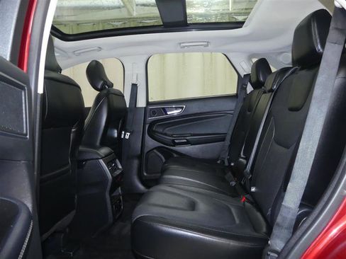 Used 2016 Ford Edge Titanium w/ Equipment Group 302A AWD/4WD image 21