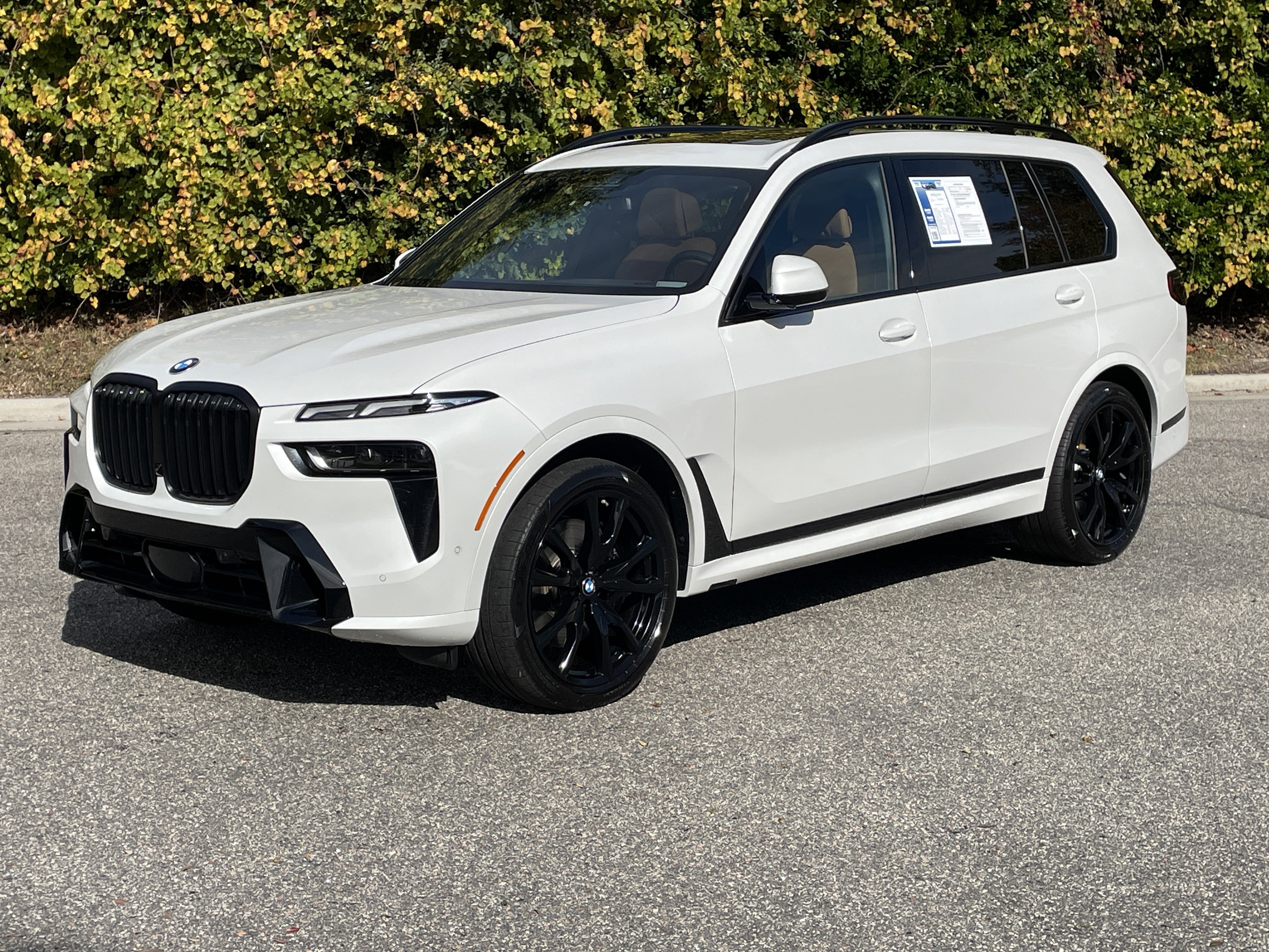 Used 2025 BMW X7 xDrive40i w/ M Sport Package AWD/4WD image 4
