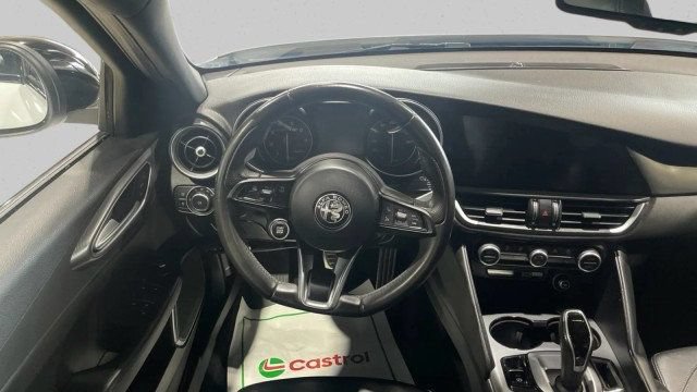Used 2023 Alfa Romeo Giulia Veloce RWD image 17