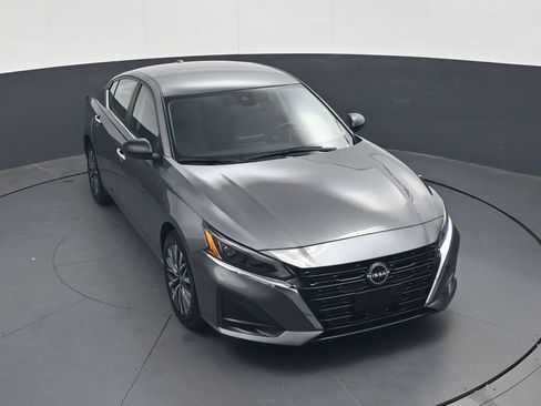 Used 2025 Nissan Altima 2.5 SV FWD image 25