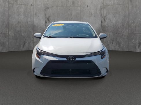 Used 2023 Toyota Corolla LE FWD image 2