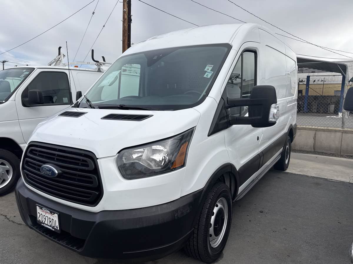 Used 2019 Ford Transit 250 130 Medium Roof RWD image 3
