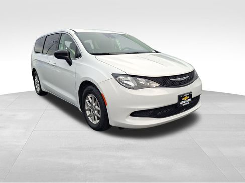 Used 2024 Chrysler Voyager LX image 1
