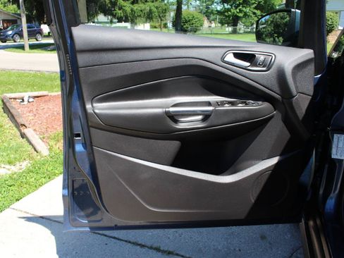 Used 2018 Ford C-MAX SE w/ Cold Weather Package FWD image 11