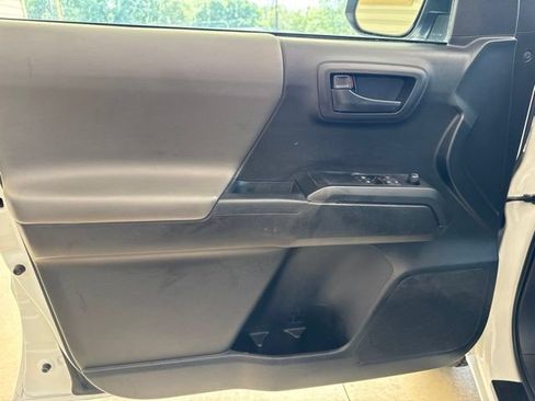 Used 2019 Toyota Tacoma SR AWD/4WD image 11