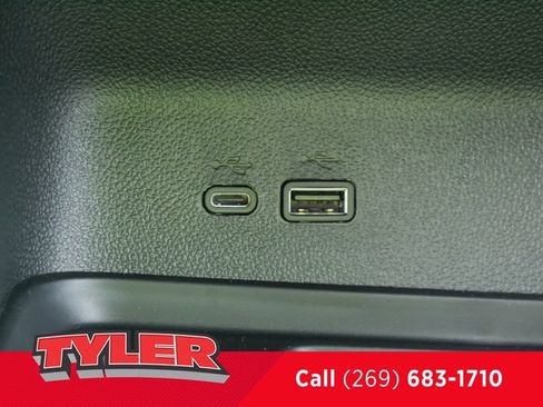New 2026 Chevrolet Traverse LT w/ Driver Confidence Package AWD/4WD image 32