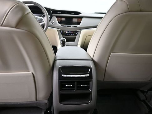 Certified 2022 Cadillac XT5 Premium Luxury AWD/4WD image 17