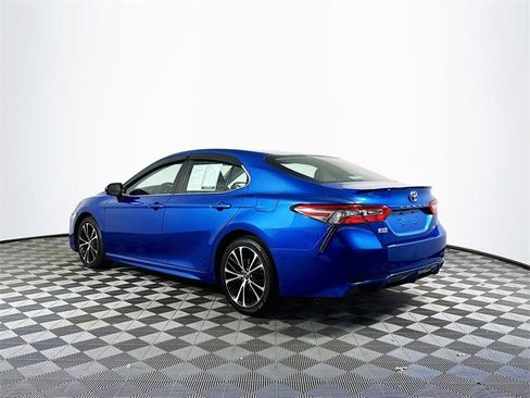Used 2018 Toyota Camry SE image 6