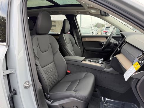 New 2026 Volvo XC90 B5 Plus image 8