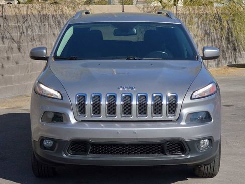 Used 2018 Jeep Cherokee Latitude w/ Cold Weather Group image 4