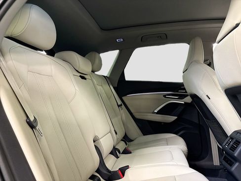 Used 2025 Audi Q5 Premium Plus w/ Premium Plus image 16