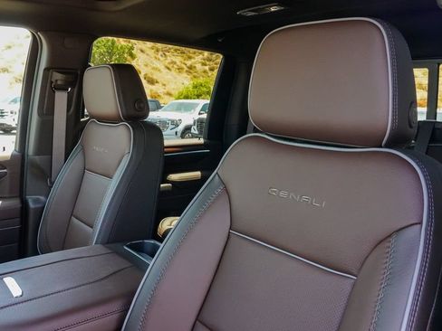 New 2026 GMC Sierra 2500 Denali w/ Denali Reserve Package AWD/4WD image 14