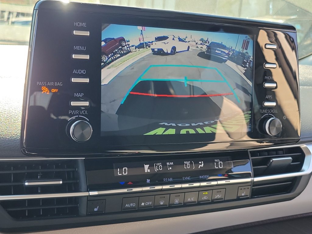 Used 2024 Toyota Sienna XLE FWD image 29