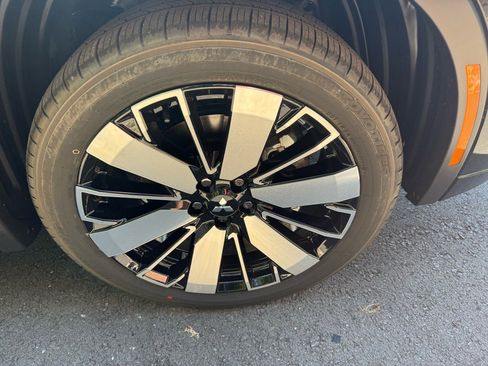 Used 2025 Mitsubishi Outlander AWD image 9