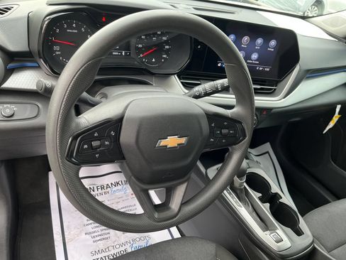 Used 2025 Chevrolet Trax LS FWD image 14