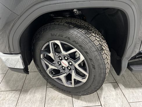 New 2026 GMC Sierra 1500 SLT image 34