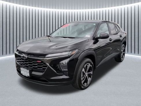 Certified 2025 Chevrolet Trax RS w/ Driver Confidence Package FWD image 12