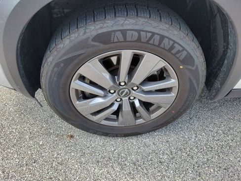 Certified 2024 Nissan Pathfinder SV FWD image 7