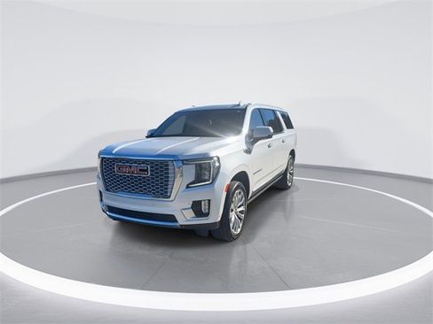 Used 2023 GMC Yukon XL Denali w/ Denali Reserve Package image 2