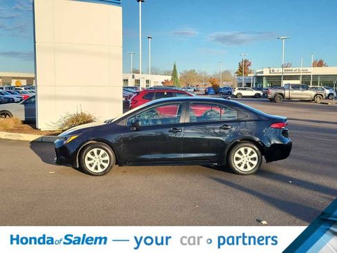 Used 2023 Toyota Corolla LE image 3