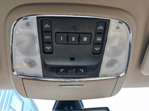 Used 2011 Jeep Grand Cherokee Overland AWD/4WD image 30