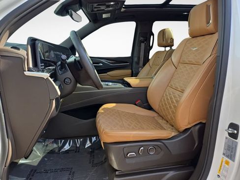Certified 2024 Cadillac Escalade Premium Luxury AWD/4WD image 15