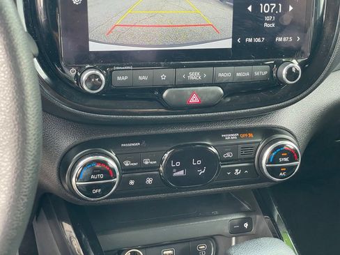 Used 2023 Kia Soul S FWD image 18