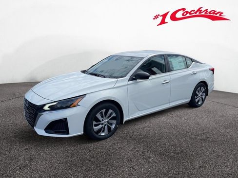 Used 2024 Nissan Altima 2.5 S FWD image 3