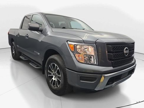 Used 2024 Nissan Titan SV image 2