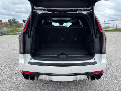 Used 2023 Cadillac Escalade V AWD/4WD image 11