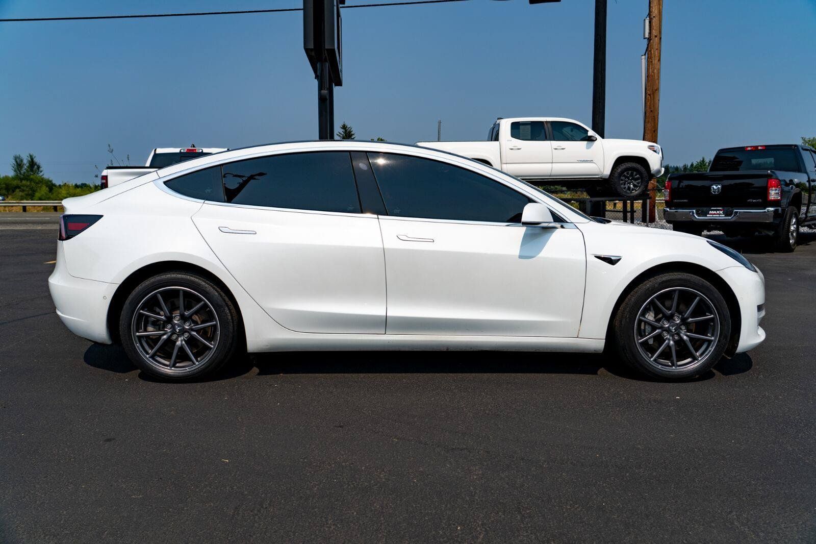 Used 2019 Tesla Model 3 Standard Range Plus RWD image 8