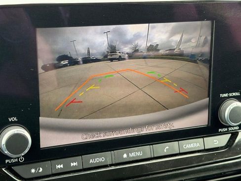 Used 2025 Nissan Pathfinder SV image 24